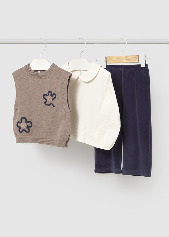 COMPLETO GILET BEIGE CON FIORI,CAMICIA PANNACON COLLETTO E LEGGINGS FLARE CINIGLIA BLU