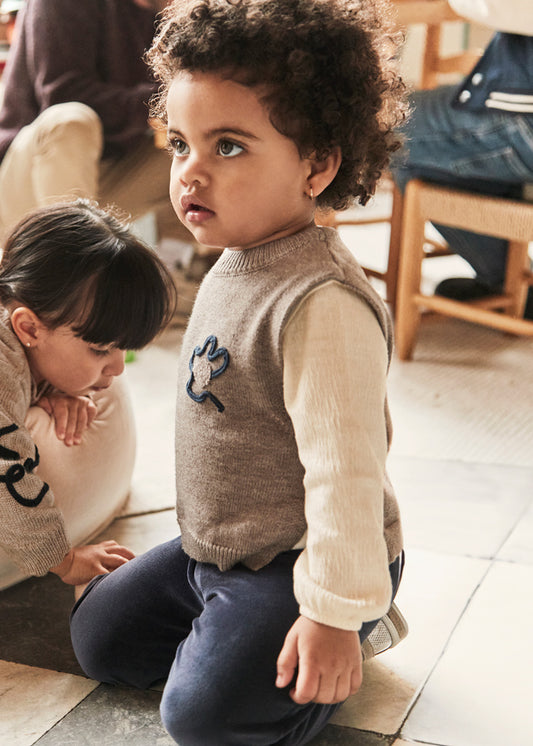 COMPLETO GILET BEIGE CON FIORI,CAMICIA PANNACON COLLETTO E LEGGINGS FLARE CINIGLIA BLU
