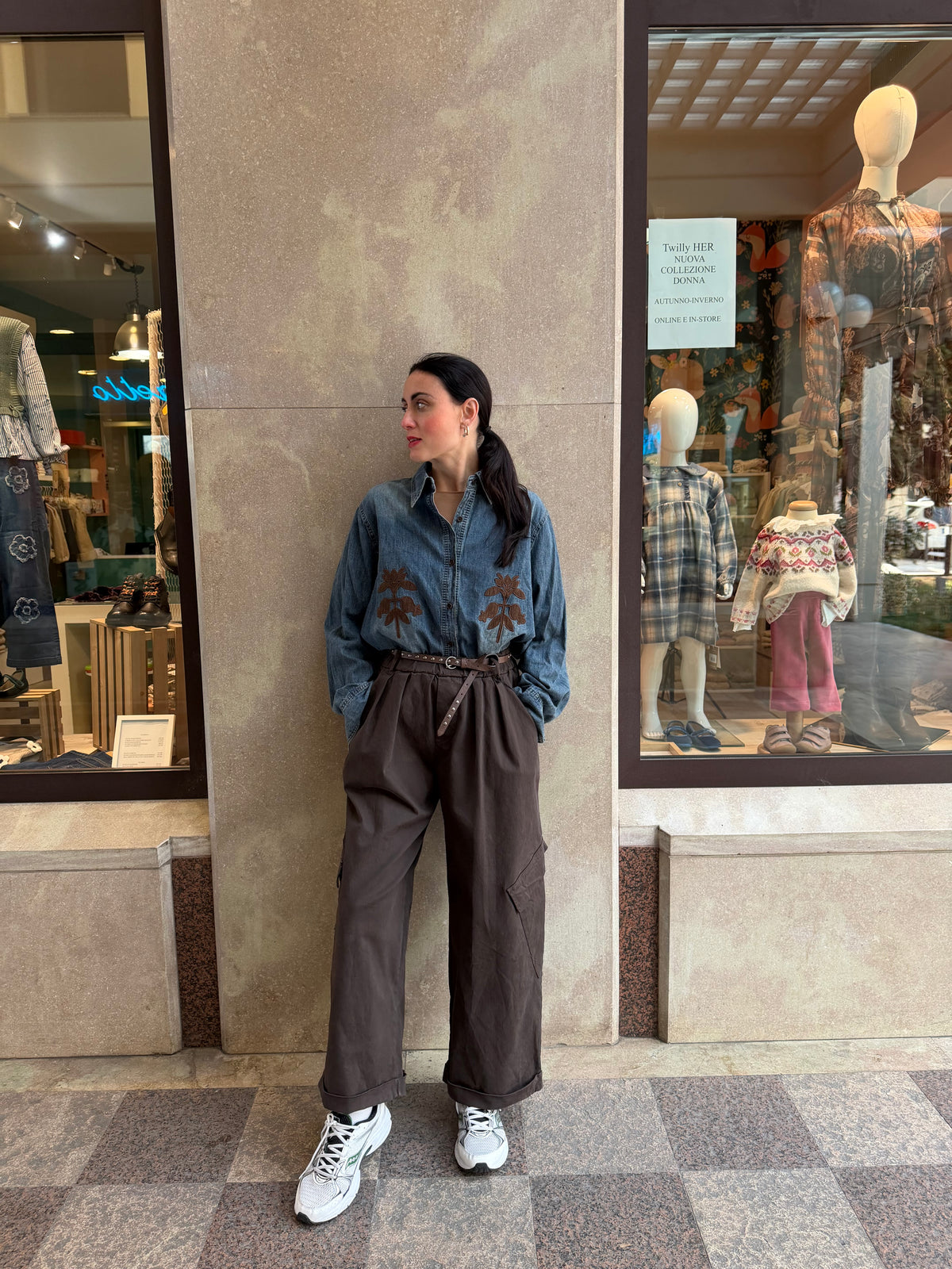 Pantalone marrone cargo con tasche