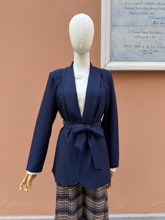 Giacca destrutturata blu con fiocco
