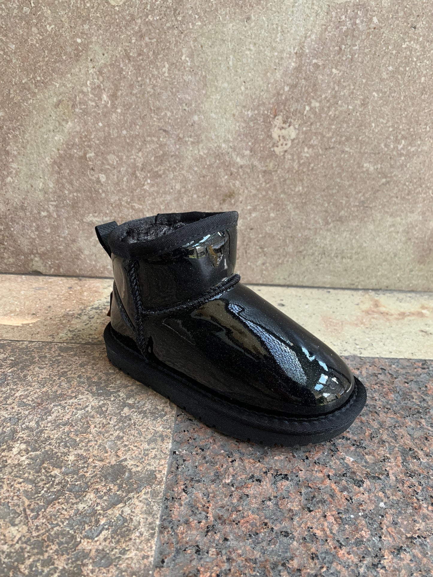 STIVALETTO RINFORZATO CON ECOPELLICCIA INTERNA NERO CON BRILLANTINI