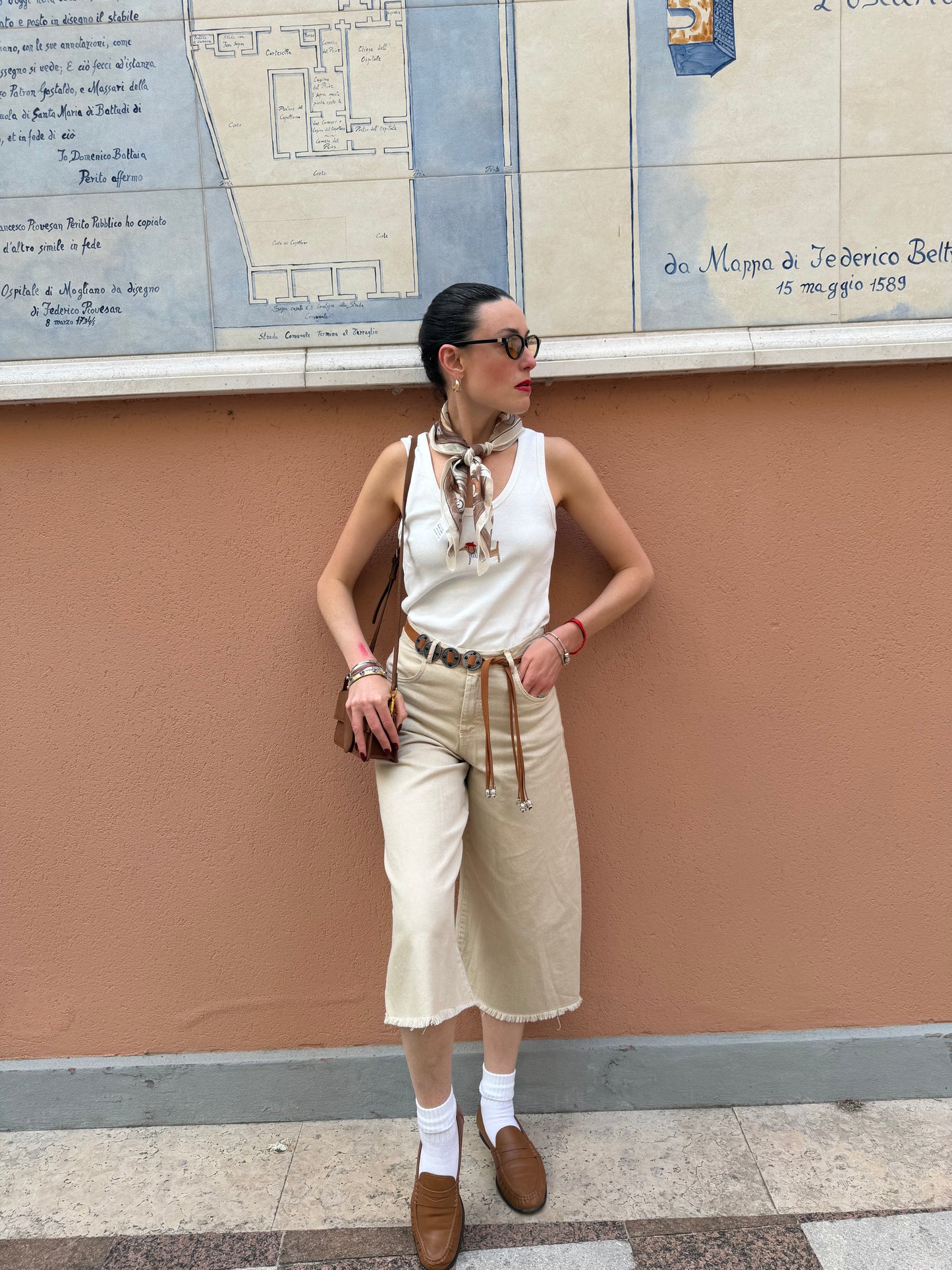Bermuda over beige con cintura