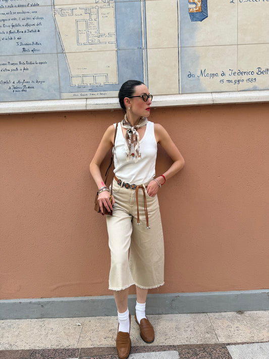 Bermuda over beige con cintura
