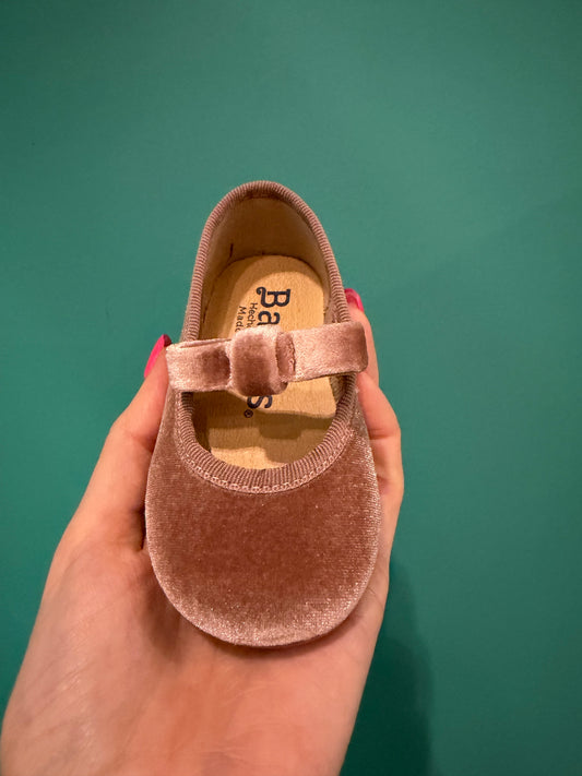 Ballerina di velluto rosa cipria con fiocco