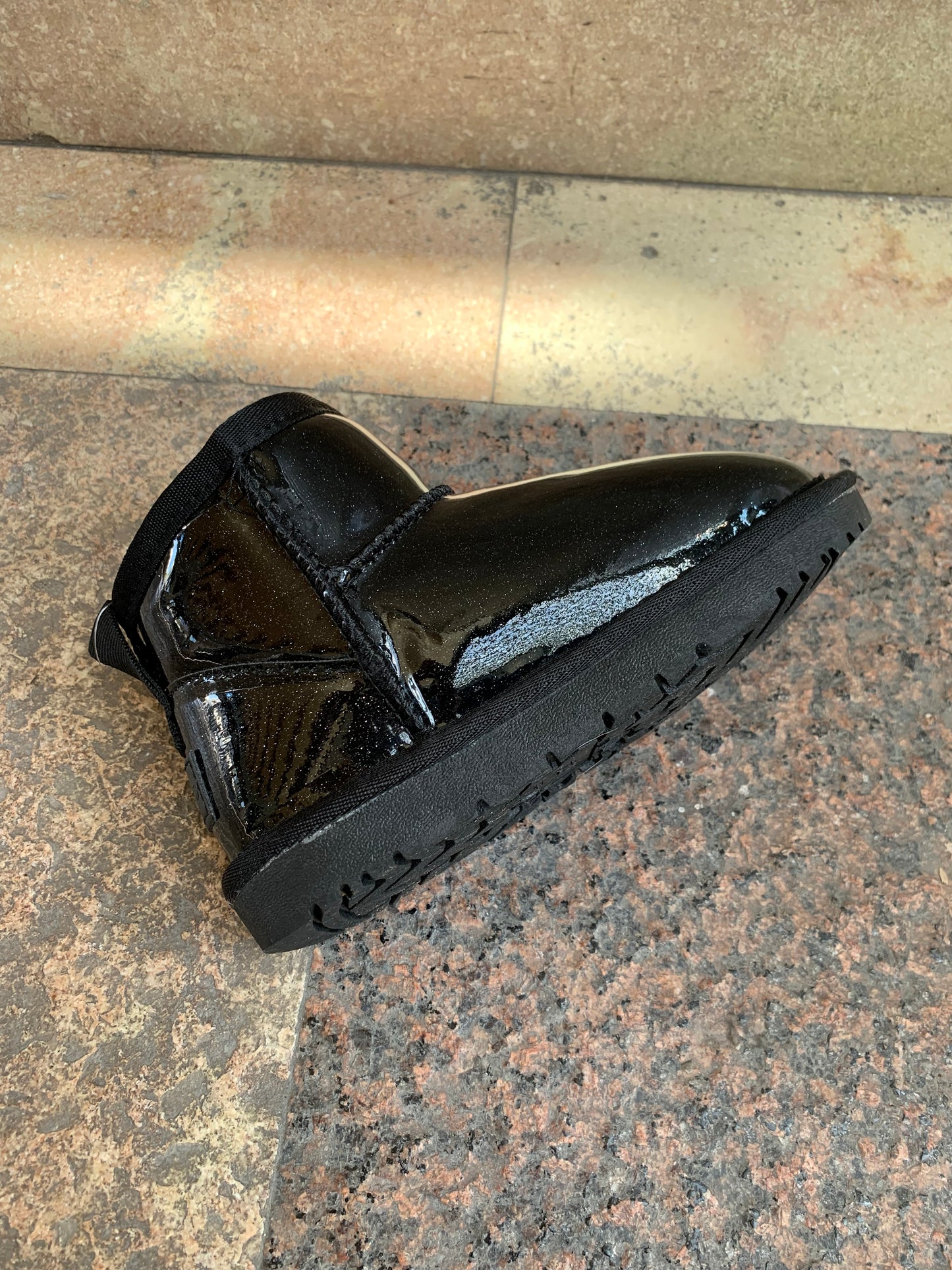 STIVALETTO RINFORZATO CON ECOPELLICCIA INTERNA NERO CON BRILLANTINI