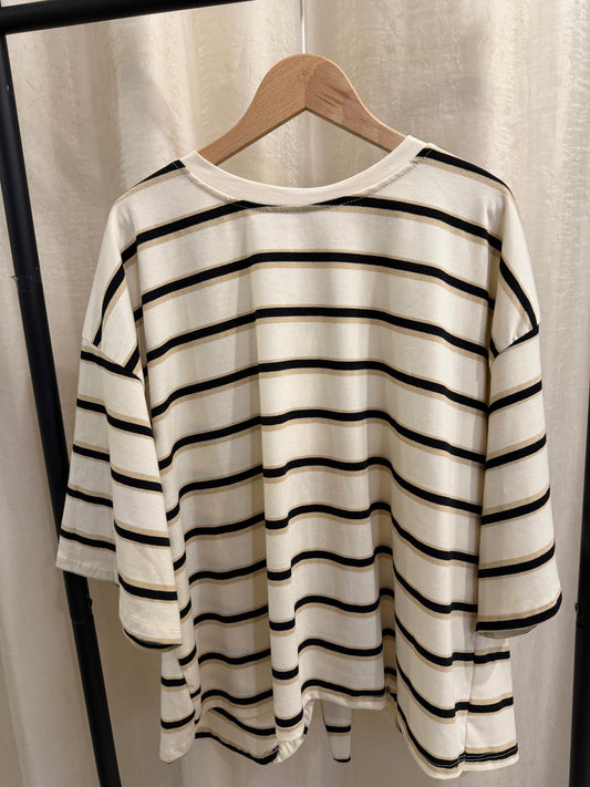 t-shirt riga bianca, sabbia e nera